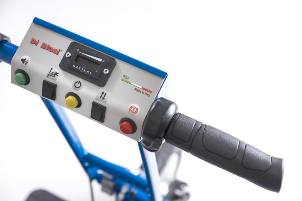 The dashboard on the Di Blasi R30 in blue The dashboard on the Di Blasi R30 in blue